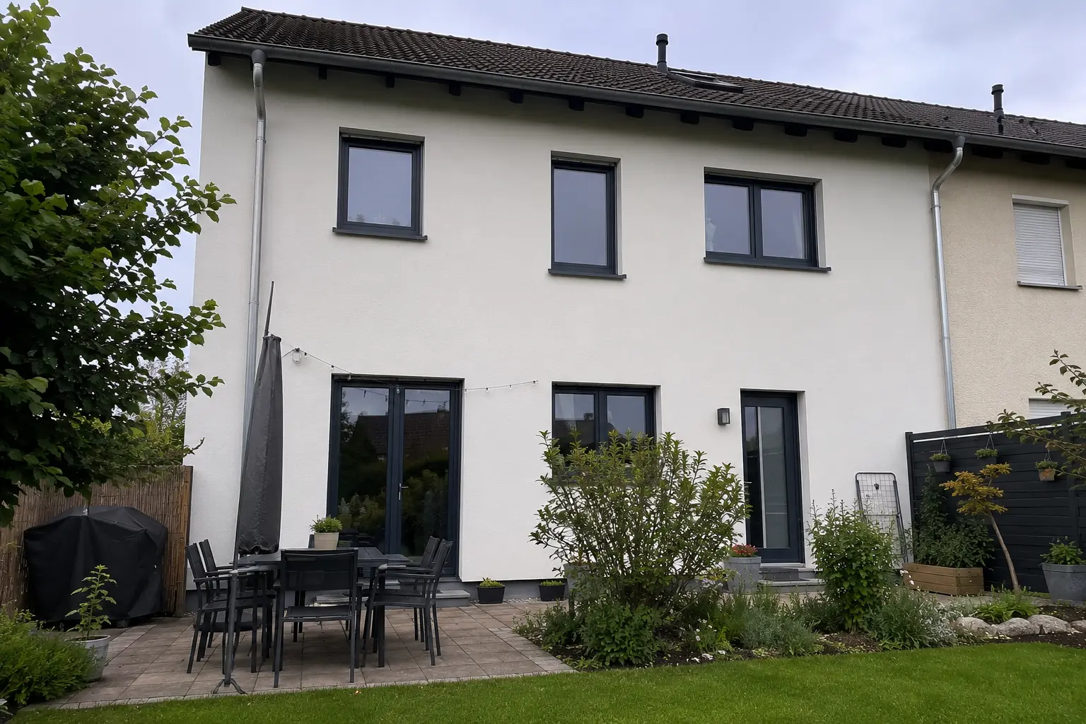 Aussenanstrich Einfamilienhaus Garten Terrasse Erfurt Maler Stelz